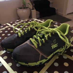 Ladies realtreeTennies free, $200 purchase